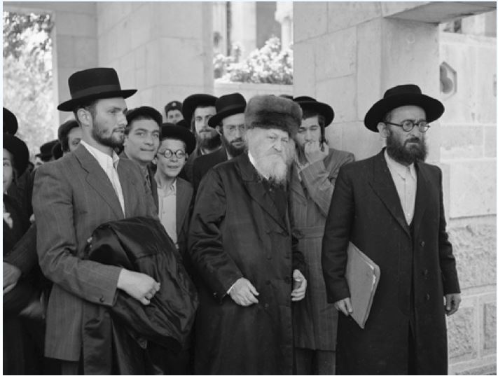 Rabbi Yosef Tzvi Dushinsky arrives